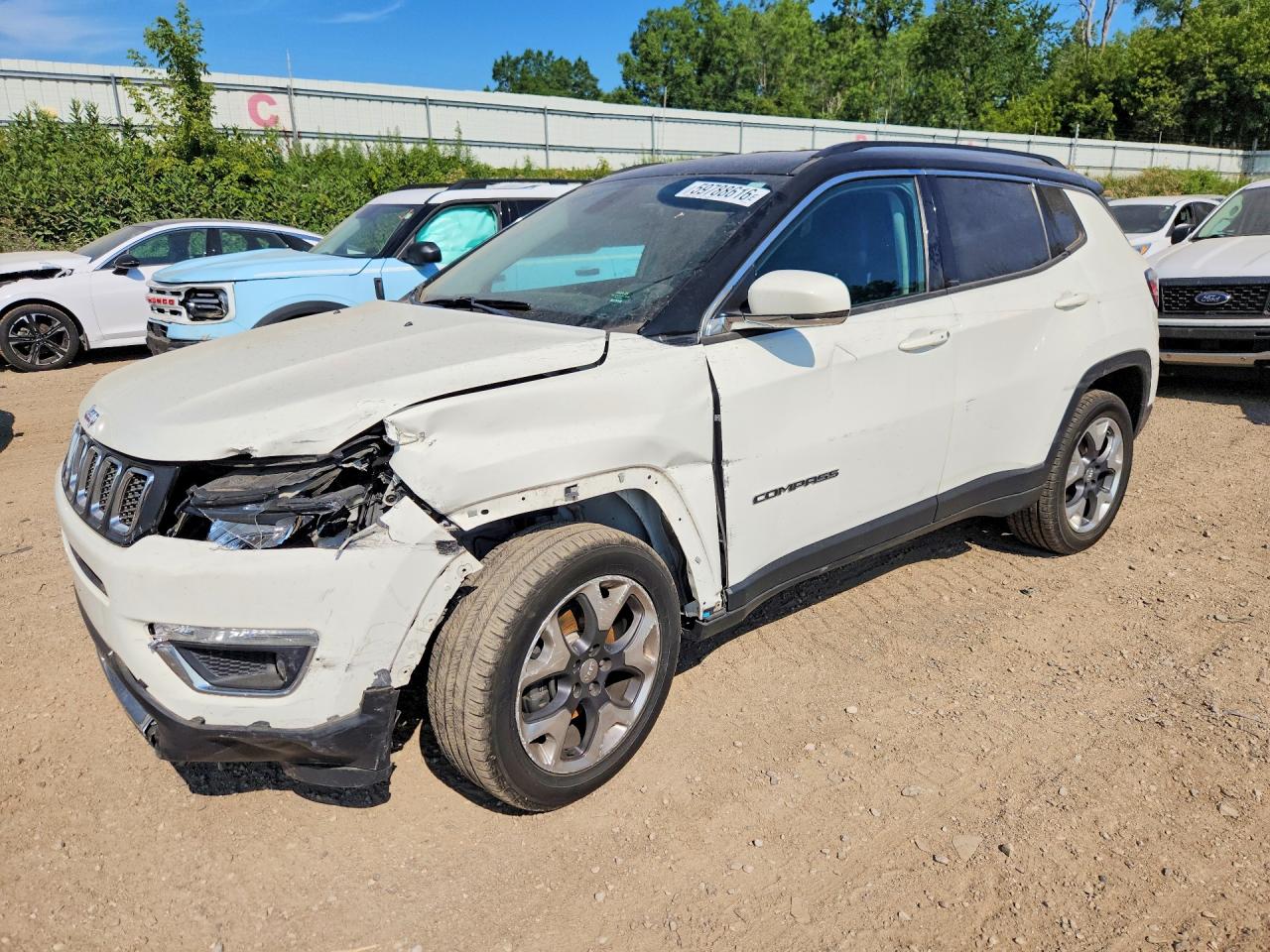 2019 Jeep Compass Limited, VIN 3C4NJDCB1KT664076 — Перед