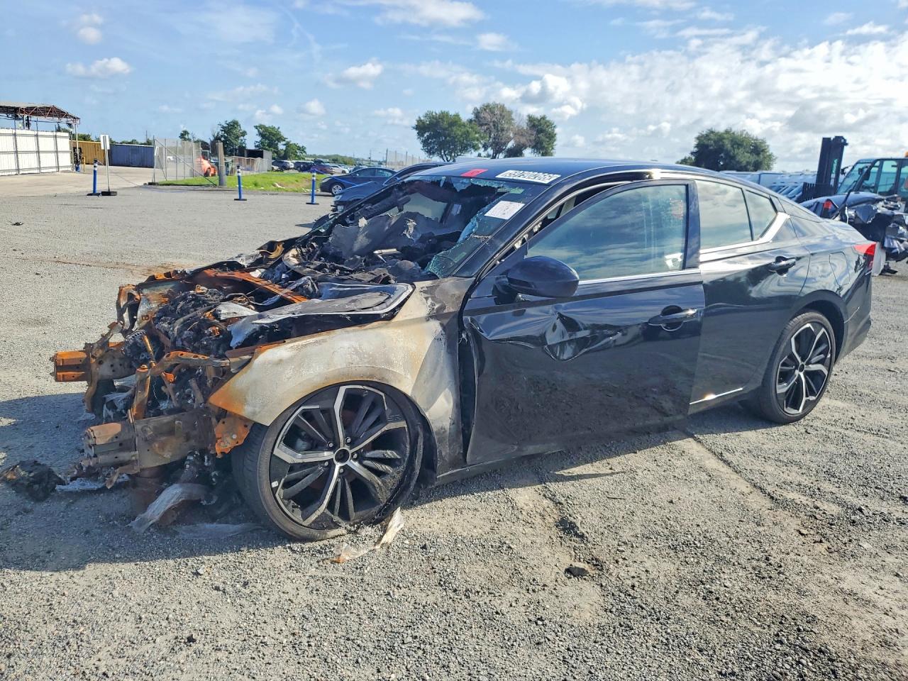 2025 Nissan Altima SR, VIN 1N4BL4CV2SN424659 — Пожар
