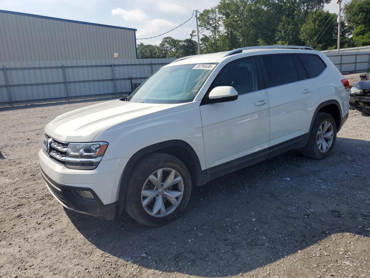 2018 Volkswagen Atlas SE, VIN 1V2CR2CA6JC562065 — Undercarriage