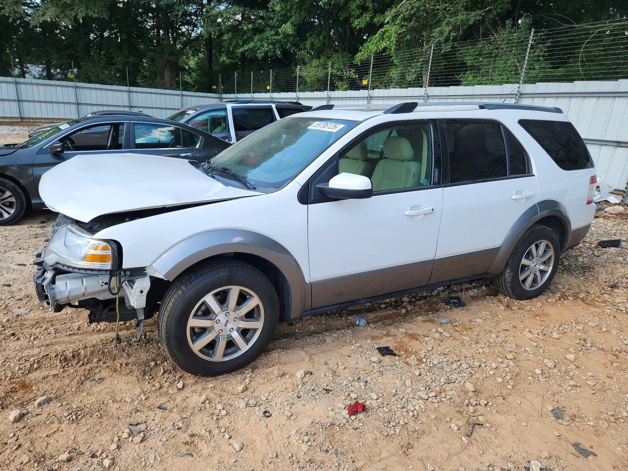 2008 Ford Taurus X SEL, VIN 1FMDK02W98GA45417 — Перед