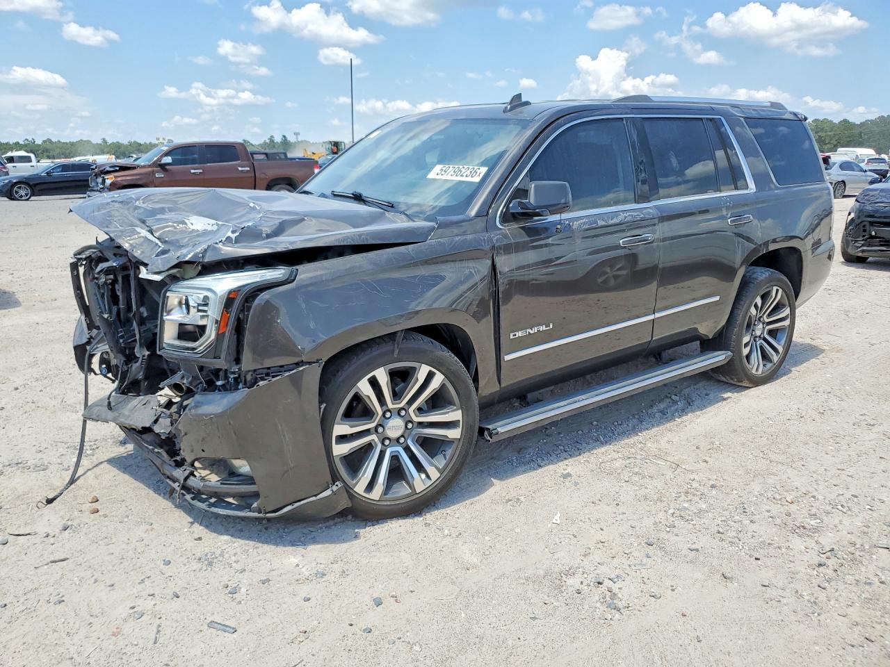 2019 GMC Yukon Denali, VIN 1GKS1CKJ4KR220239 — Front end