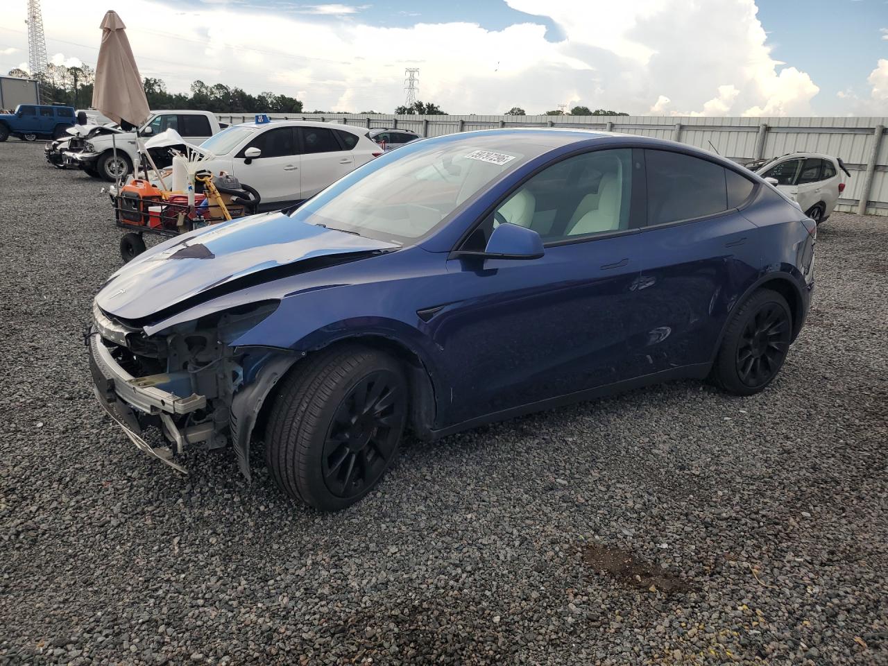 2021 Tesla Model Y Long Range, VIN 5YJYGDEE5MF067422 — Front end