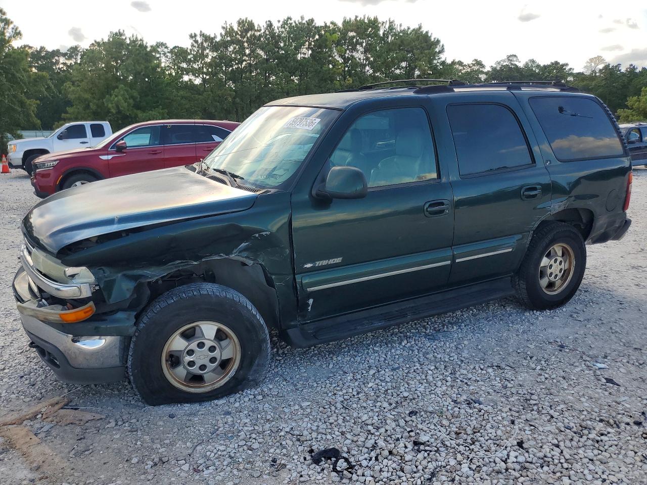 2001 Chevrolet Tahoe LS, VIN 1GNEC13T91R130050 — Front end