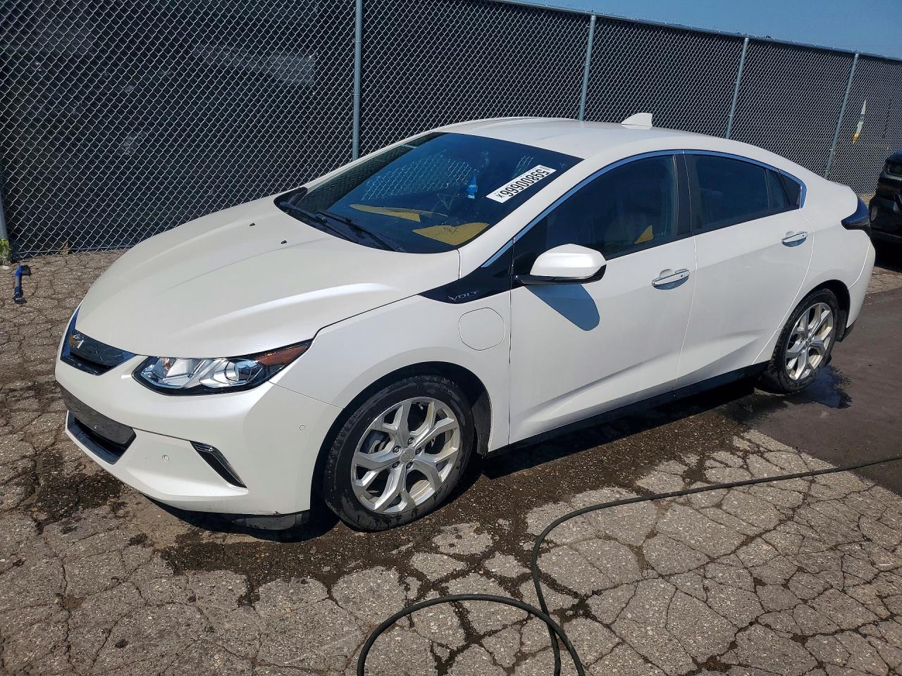 2017 Chevrolet Volt Premier, VIN 1G1RB6S51HU176694 — Minor dents and scratches