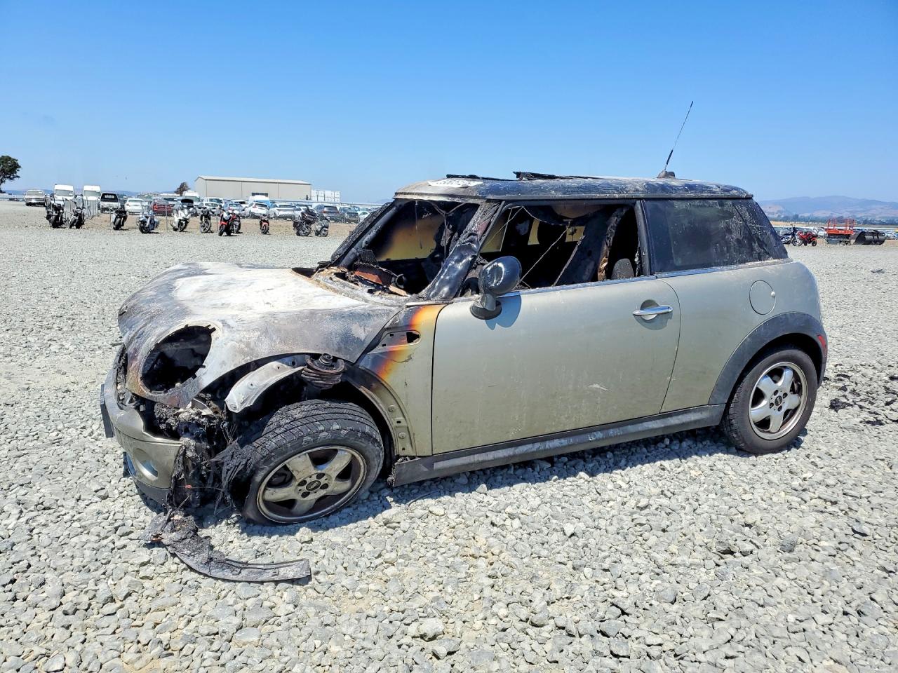 2008 MINI Hardtop, VIN WMWMF33538TT61917 — Пожар