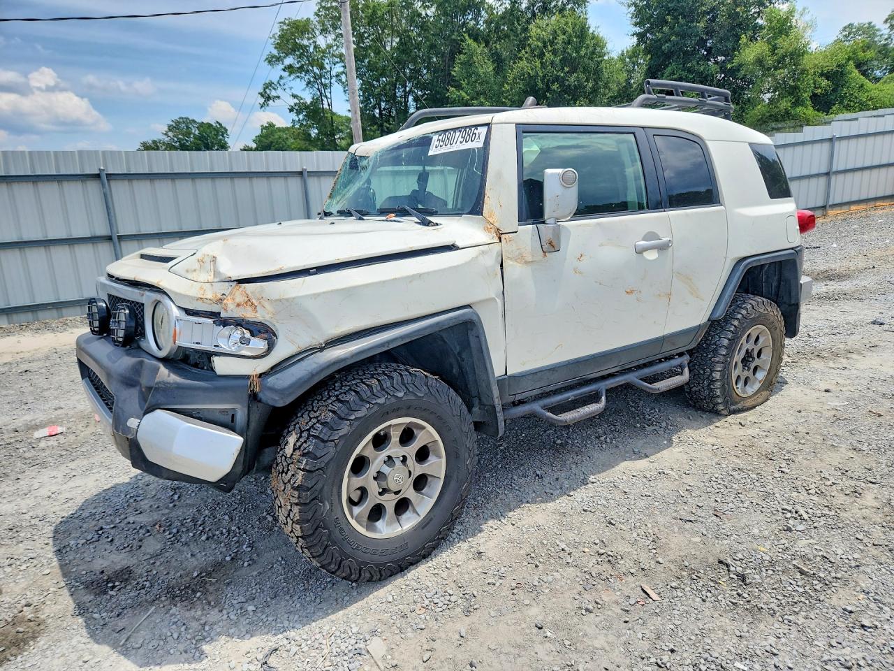 2011 Toyota FJ Cruiser, VIN JTEBU4BF9BK103183 — Front end
