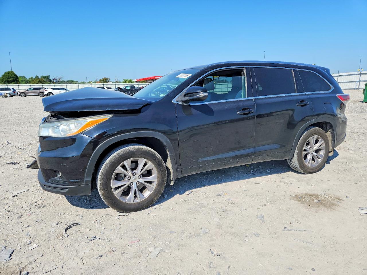 2015 Toyota Highlander XLE, VIN 5TDJKRFH1FS147224 — Front end