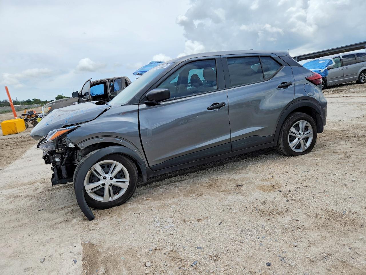 2025 Nissan Kicks Play S, VIN 3N1CP5BV0SL482959 — Front end