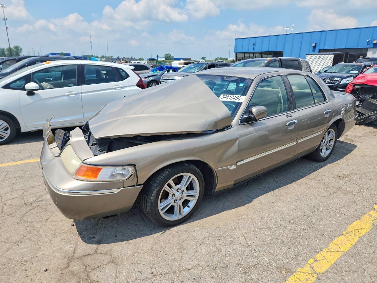 2002 Mercury Grand Marquis LS Premium, VIN 2MEFM75W72X652170 — Перед