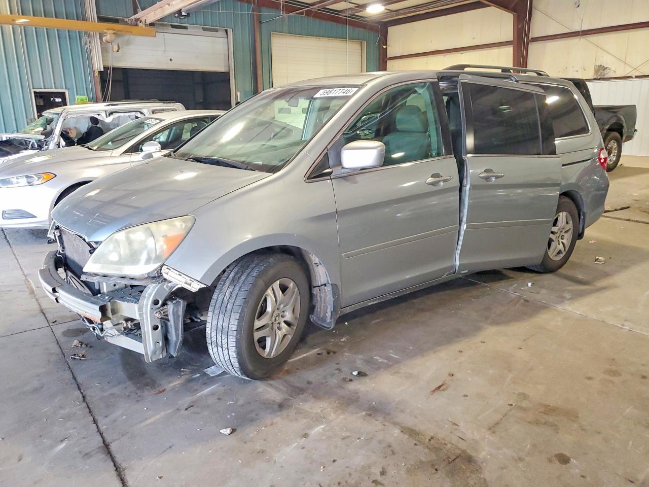 2006 Honda Odyssey EX-L, VIN 5FNRL38606B020705 — Перед
