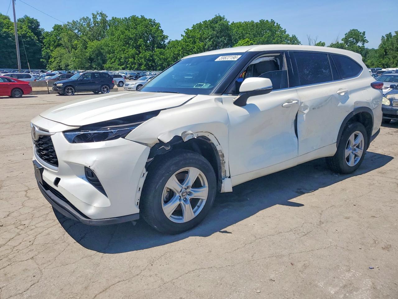 2021 Toyota Highlander LE, VIN 5TDBZRBH8MS530192 — Перед