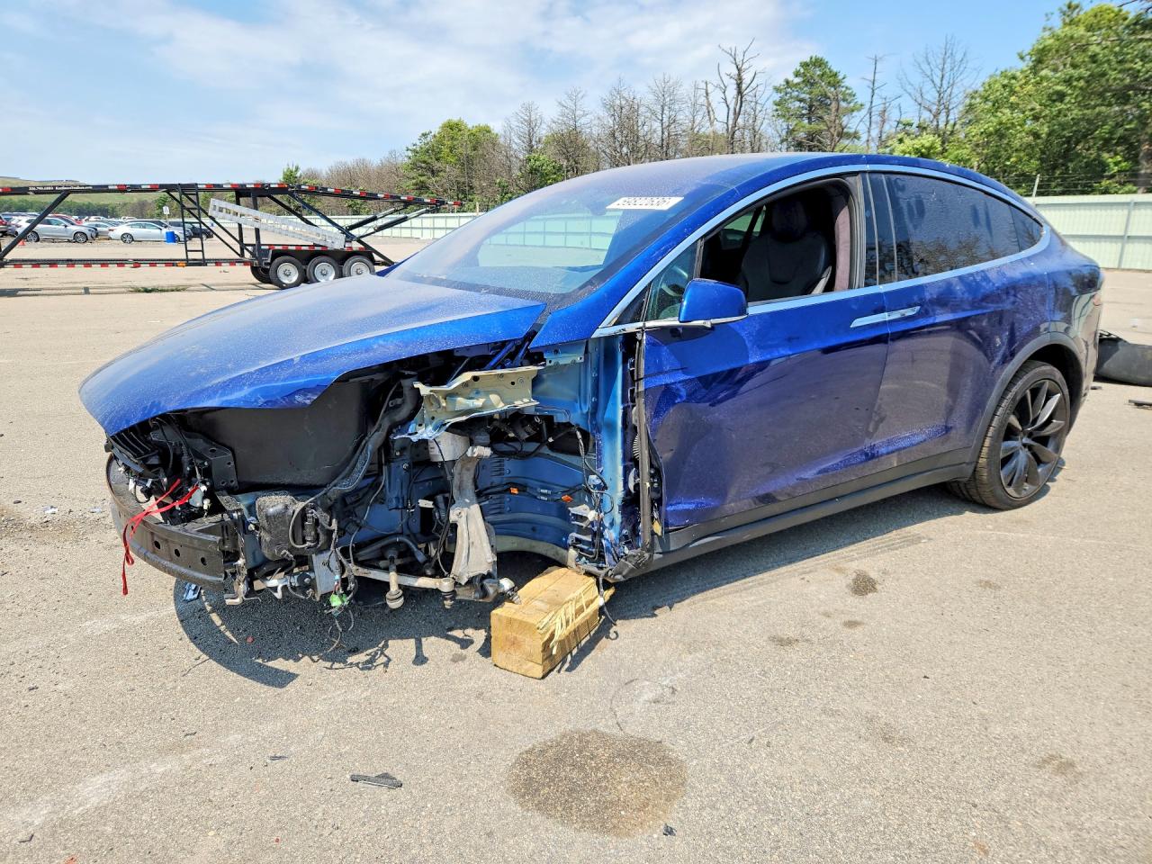 2020 Tesla Model X Long Range, VIN 5YJXCBE2XLF233529 — Front end