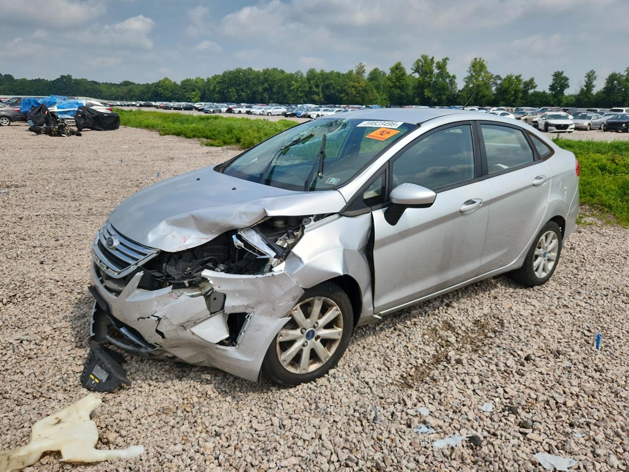 2012 Ford Fiesta SE, VIN 3FADP4BJ7CM220561 — Front end