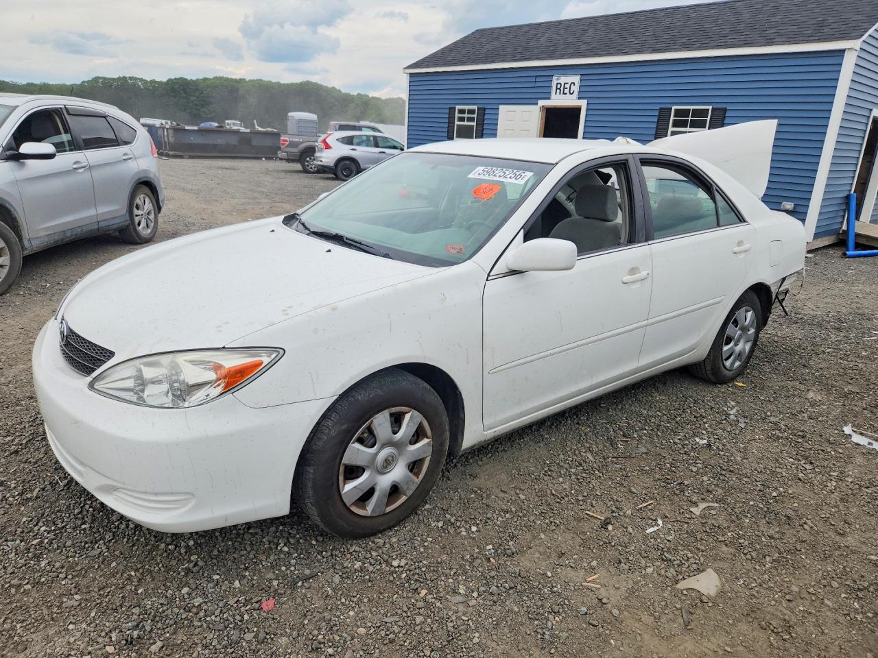 2004 Toyota Camry SE, VIN 4T1BE32K34U311698 — Rear end