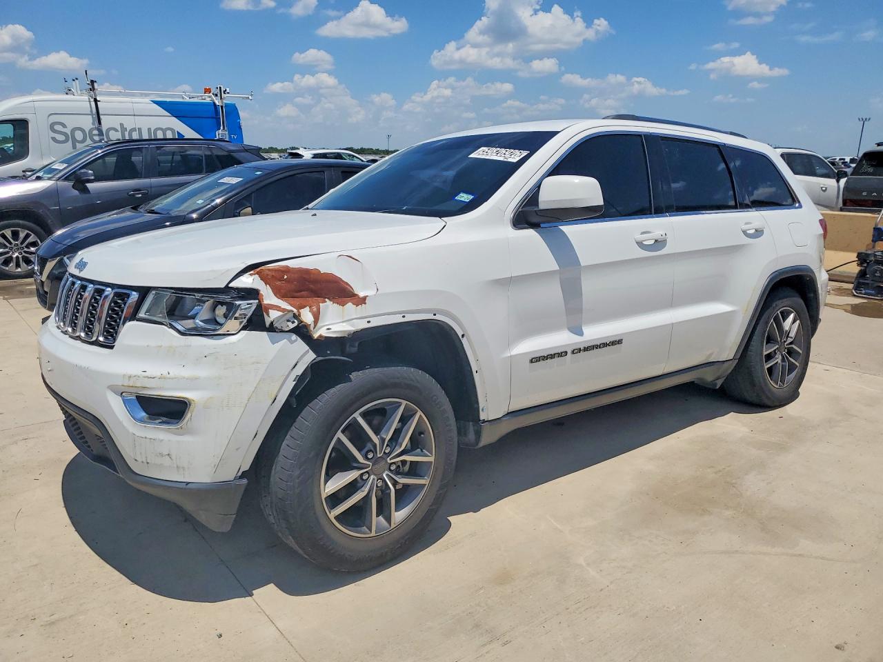 2020 Jeep Grand Cherokee Laredo E, VIN 1C4RJEAG9LC337671 — Rear end