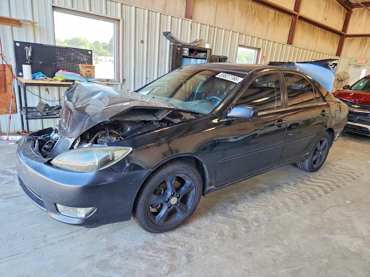 2005 Toyota Camry SE, VIN 4T1BA32K85U508380 — Front end