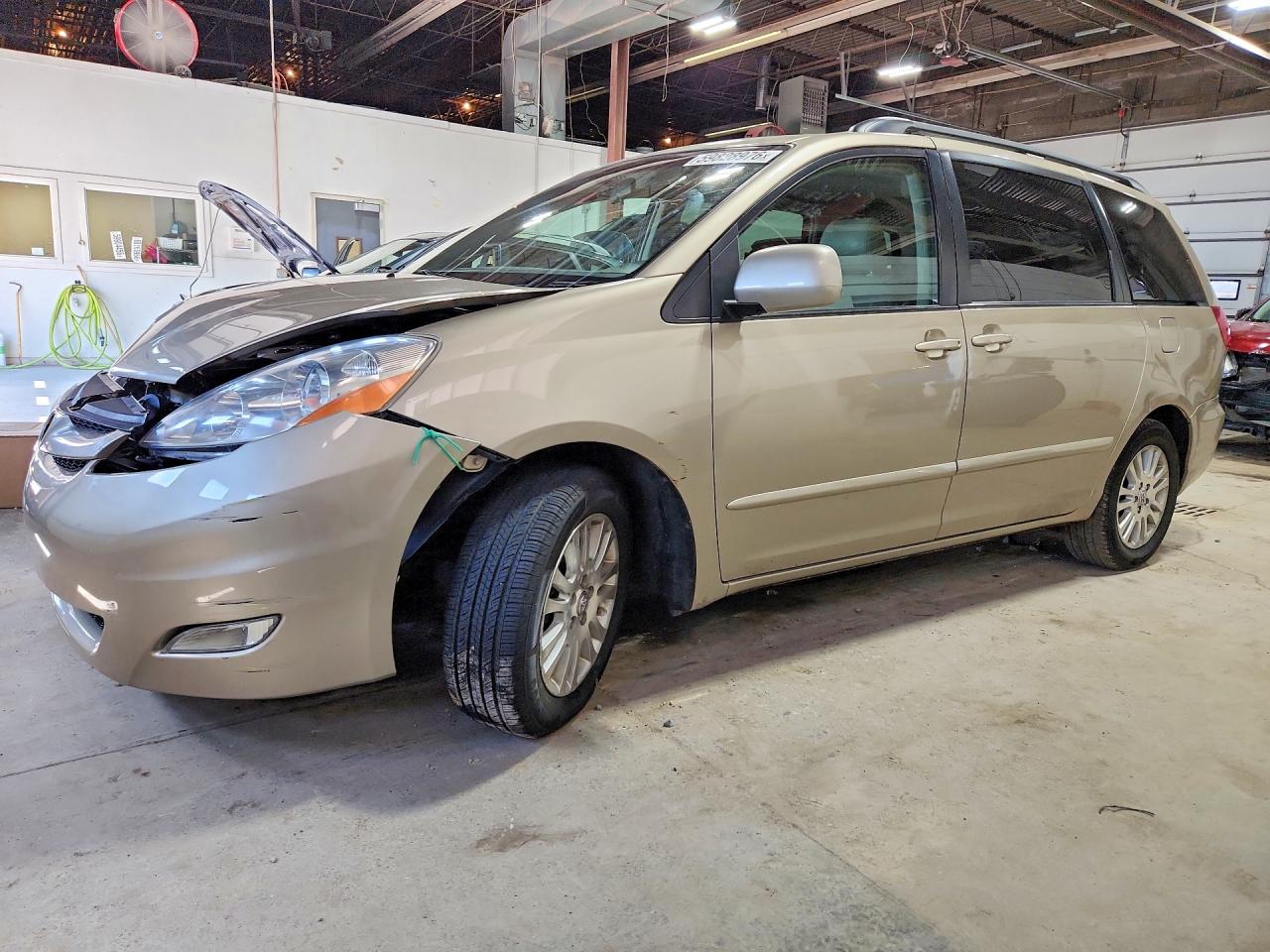 2007 Toyota Sienna XLE, VIN 5TDZK22CX7S069130 — Front end