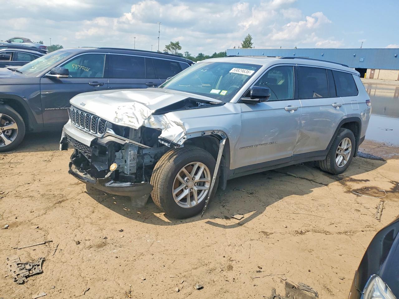 2023 Jeep Grand Cherokee Altitude, VIN 1C4RJKAG8P8700212 — Front end