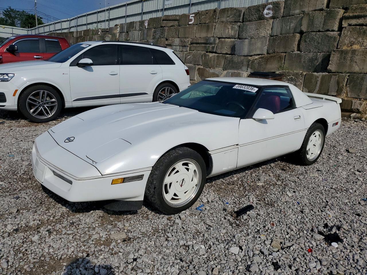 1989 Chevrolet Corvette, VIN 1G1YY3186K5117677 — Minor dents and scratches