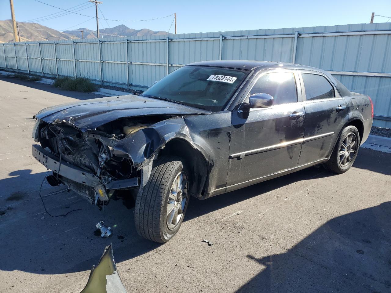 2010 Chrysler 300 C, VIN 2C3CK6CTXAH129090 — Перед