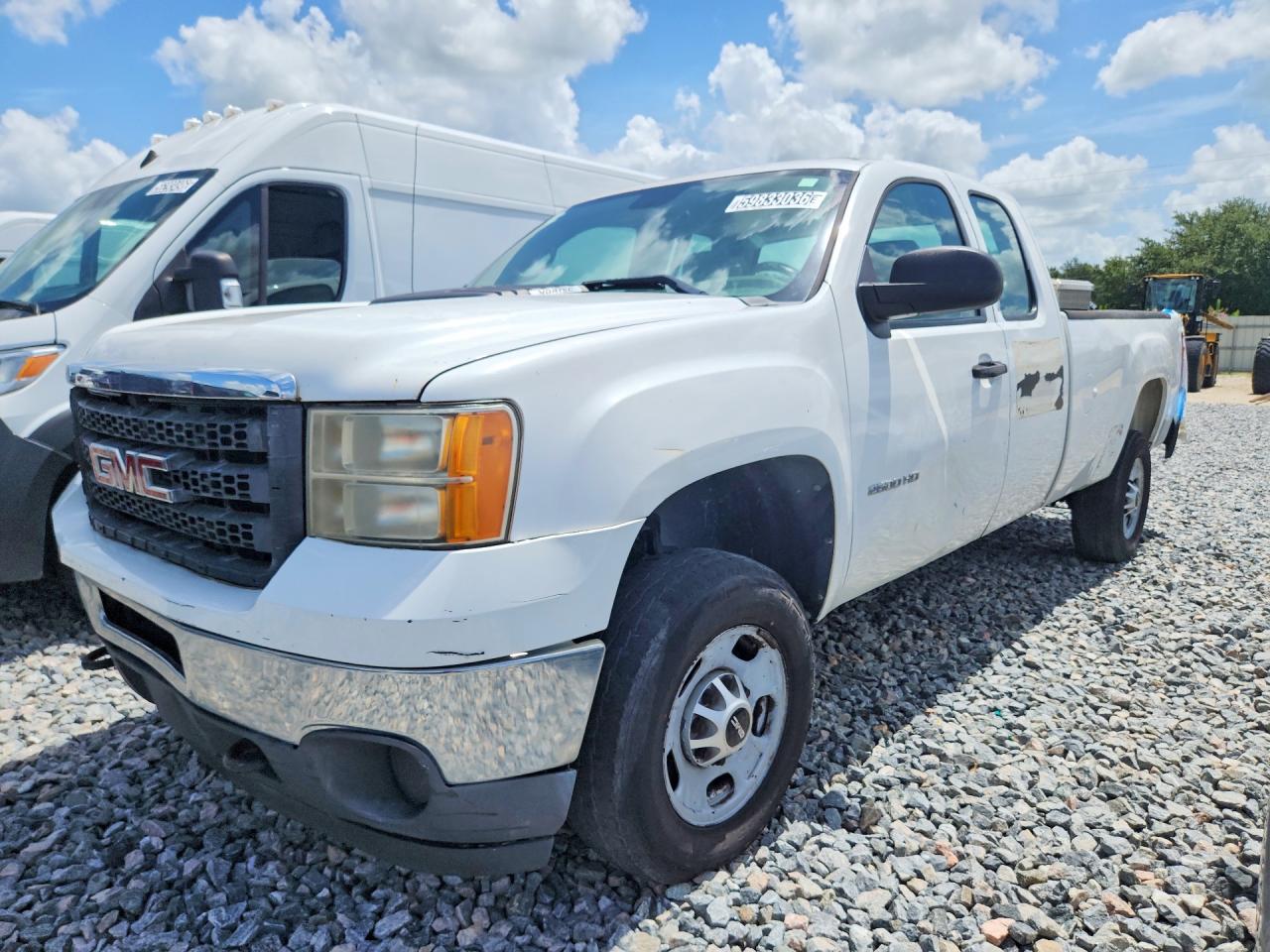 2011 GMC Sierra 2500HD Work Truck, VIN 1GT21ZCG4BZ136181 — Minor dents and scratches