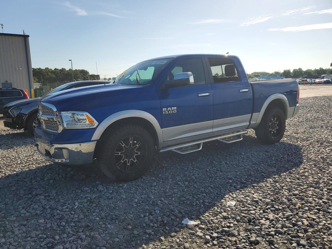 2017 Ram 1500 Laramie, VIN 1C6RR7NG0HS597461 — Minor dents and scratches