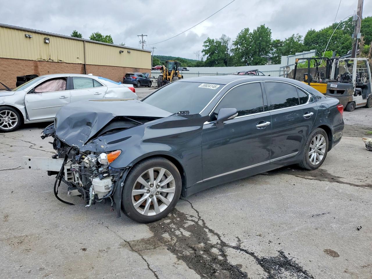 2011 Lexus LS 460, VIN JTHCL5EF0B5009672 — Front end