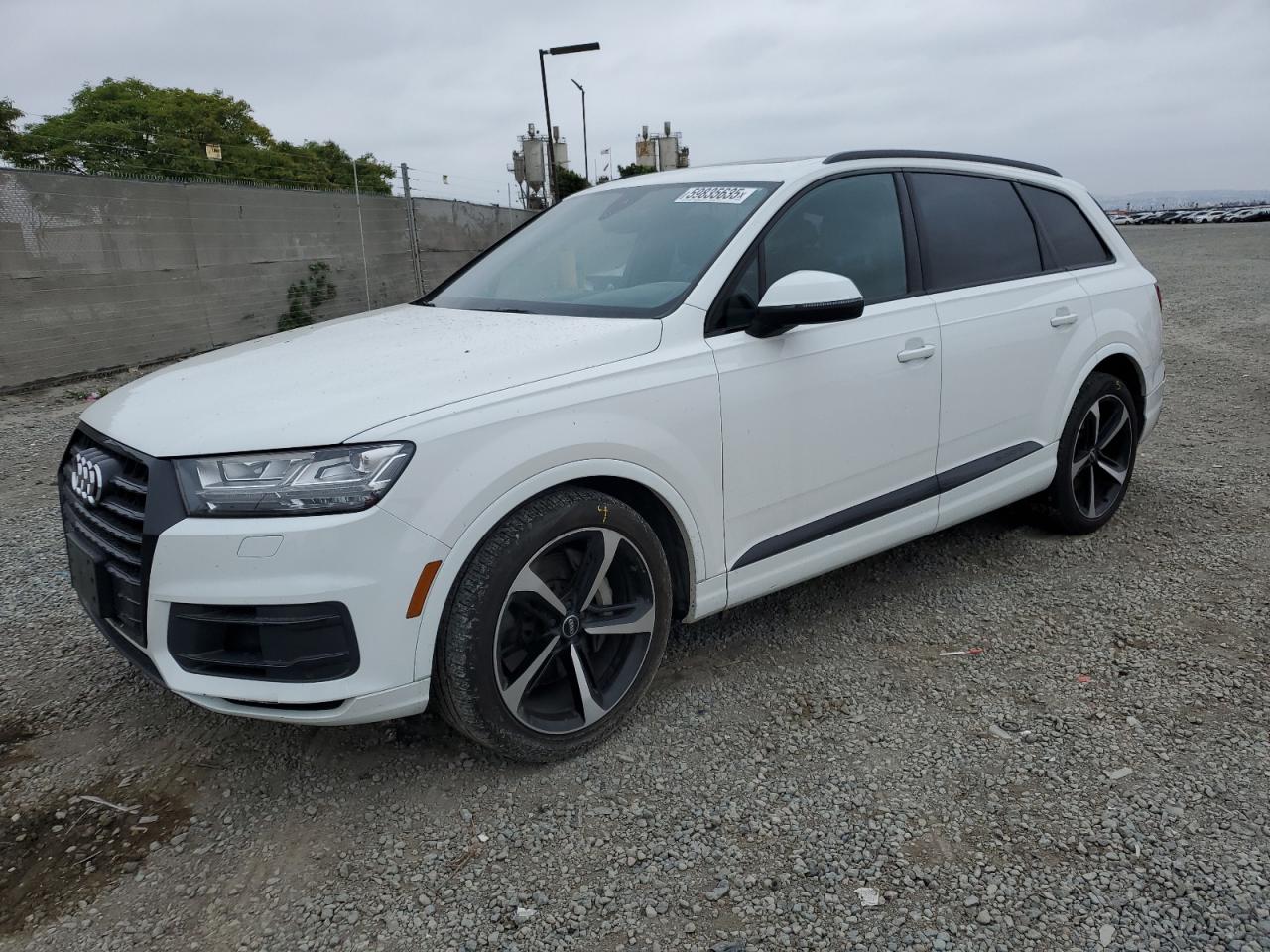 2019 Audi Q7 Premium Plus, VIN WA1LAAF70KD047717 — Пожар в салоне