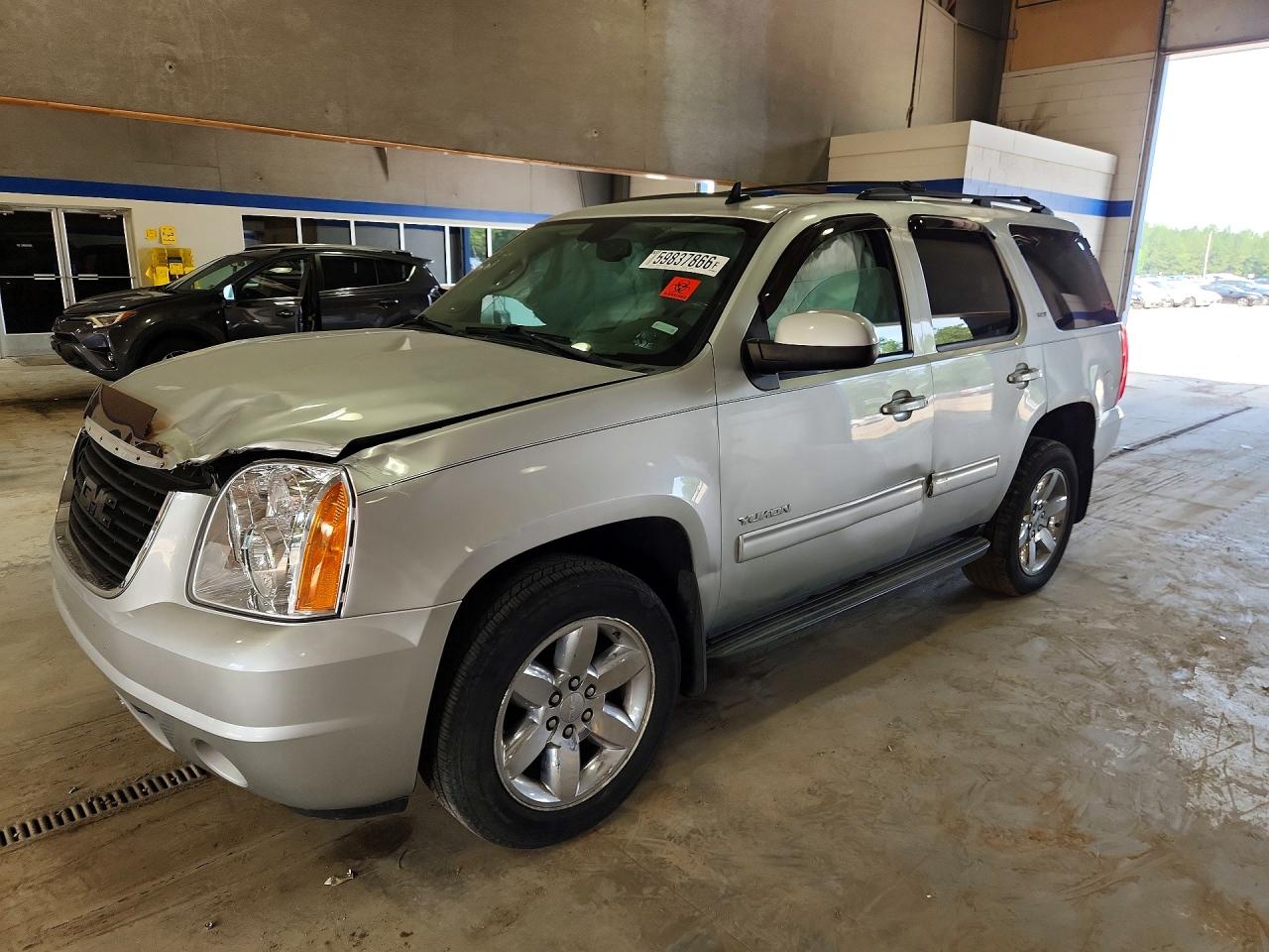2012 GMC Yukon SLT, VIN 1GKS2CE04CR311500 — Front end