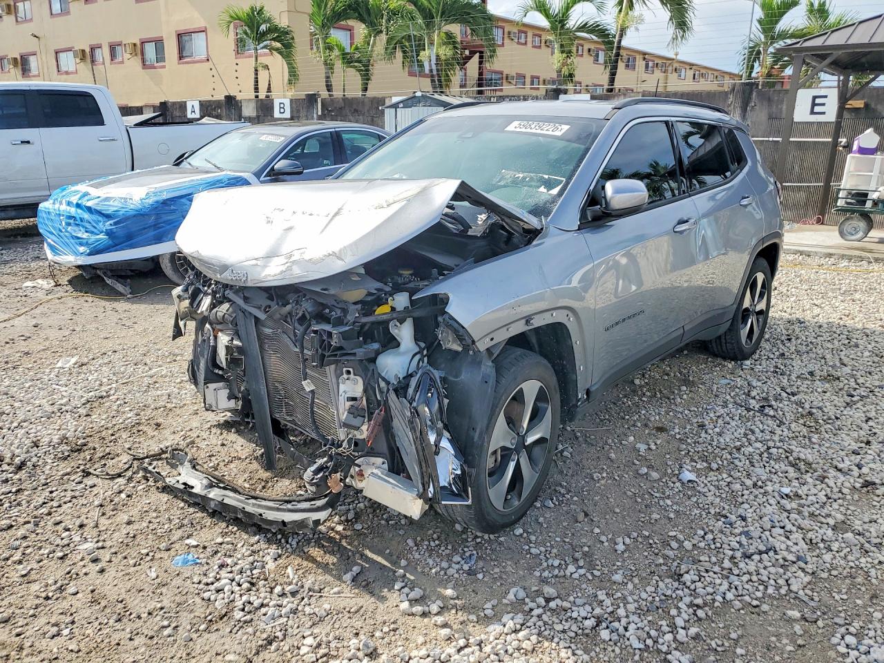 2020 Jeep Compass Latitude, VIN 3C4NJCBB7LT258008 — Front end
