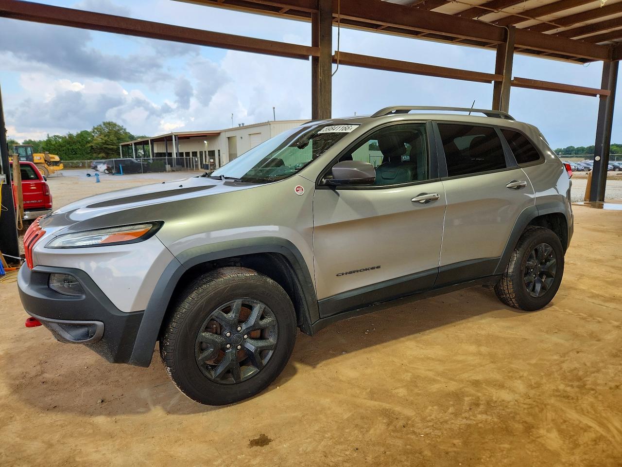 2015 Jeep Cherokee Trailhawk, VIN 1C4PJMBS3FW680872 — Мелкие вмятины и царапины