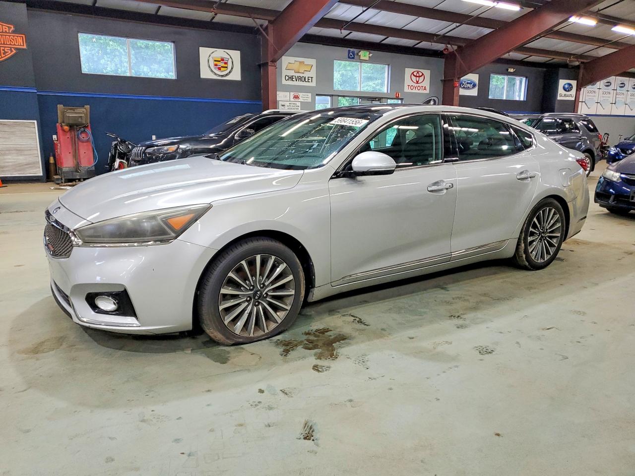 2017 Kia Cadenza Premium, VIN KNALC4J18H5089721 — Minor dents and scratches