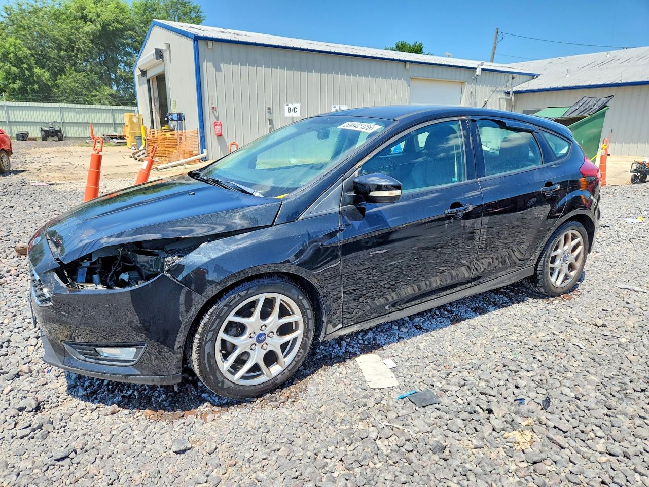 2015 Ford Focus SE, VIN 1FADP3K27FL238986 — Front end