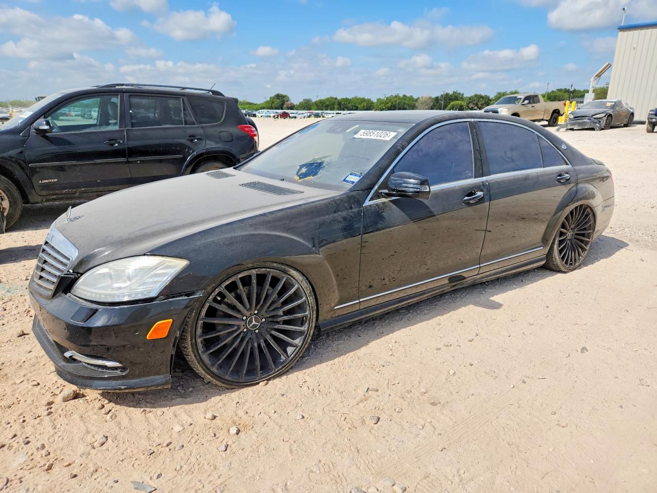 2013 Mercedes-Benz S 550, VIN WDDNG7DB2DA497032 — Front end
