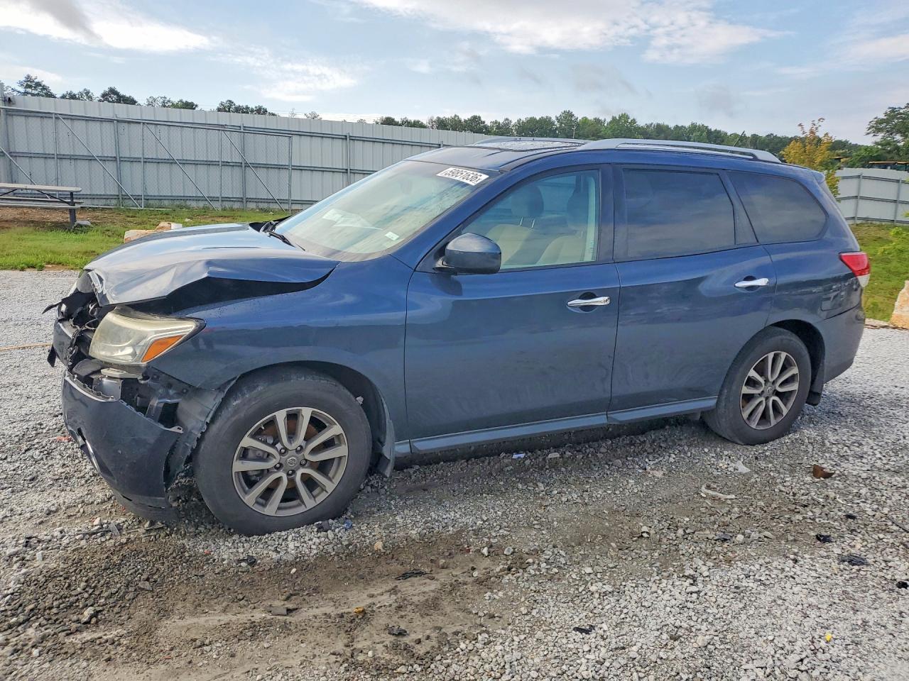 2015 Nissan Pathfinder SV, VIN 5N1AR2MN4FC719394 — Перед