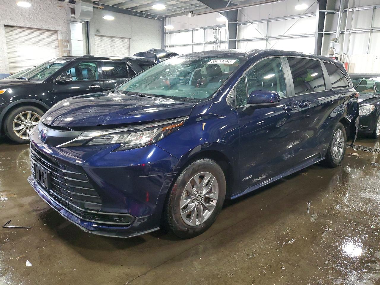 2021 Toyota Sienna LE, VIN 5TDKRKEC0MS021169 — Rear end