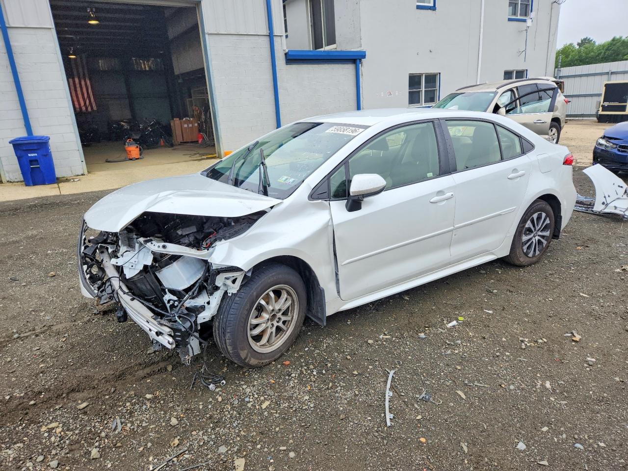 2022 Toyota Corolla Hybrid LE, VIN JTDEAMDE7N3009056 — Front end