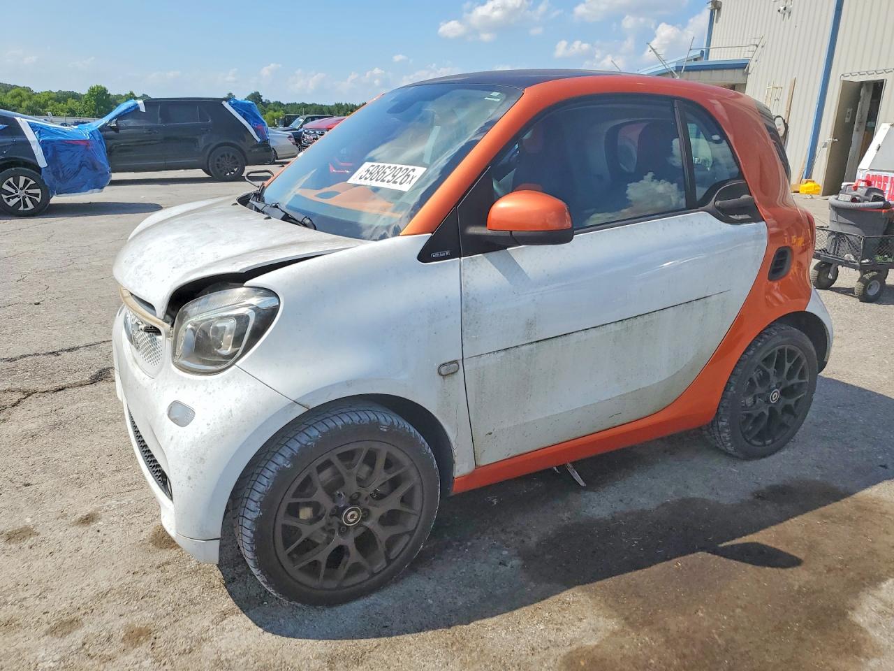 2016 Smart fortwo Passion, VIN WMEFJ5DA3GK068848 — Front end