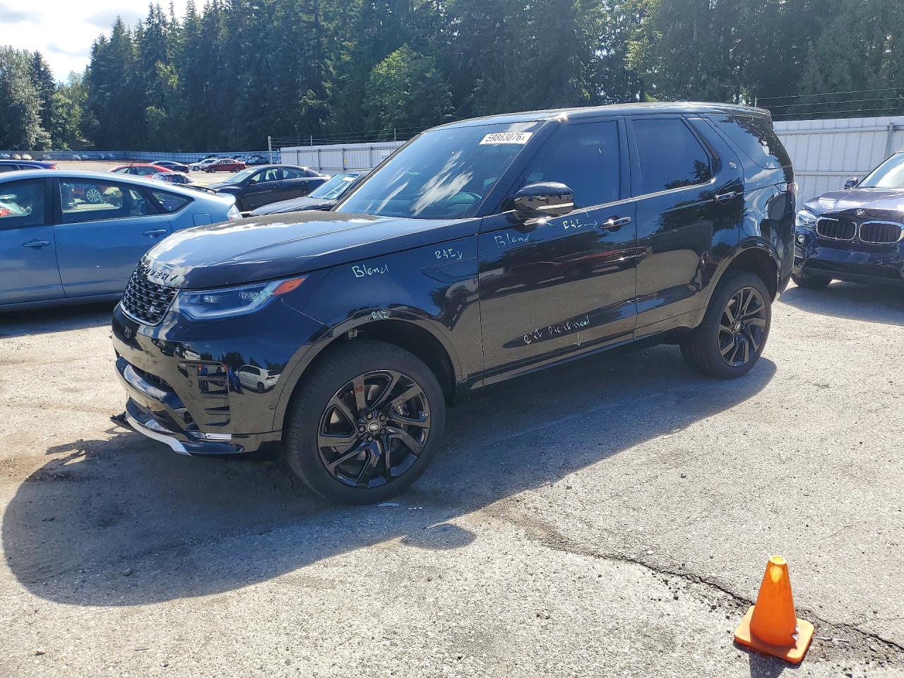 2024 Land Rover Discovery Metropolitan Edition, VIN SALRW4EU0R2494444 — Перед