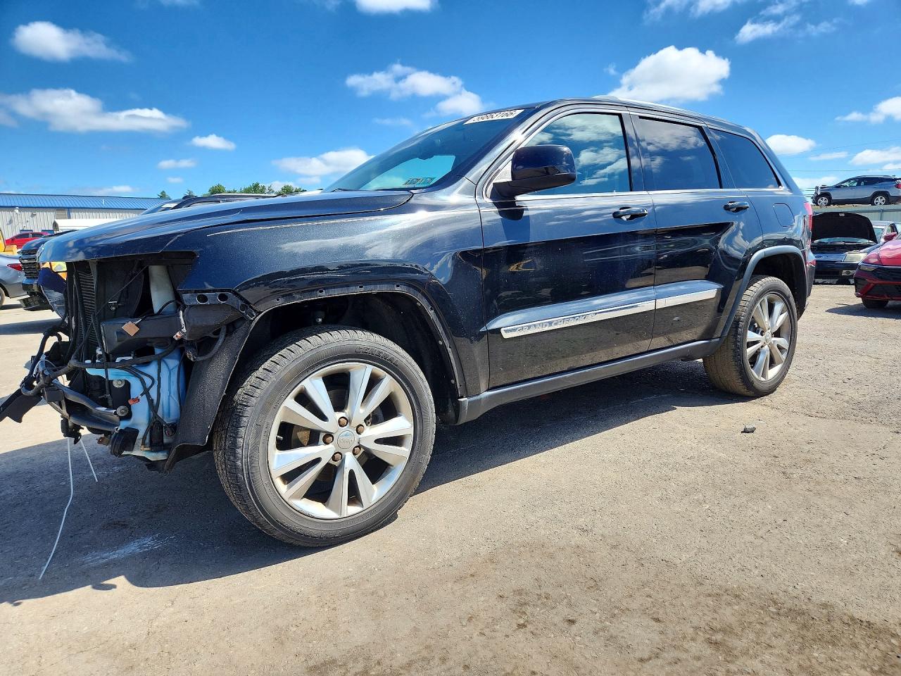 2013 Jeep Grand Cherokee Laredo, VIN 1C4RJFAG7DC654856 — Front end