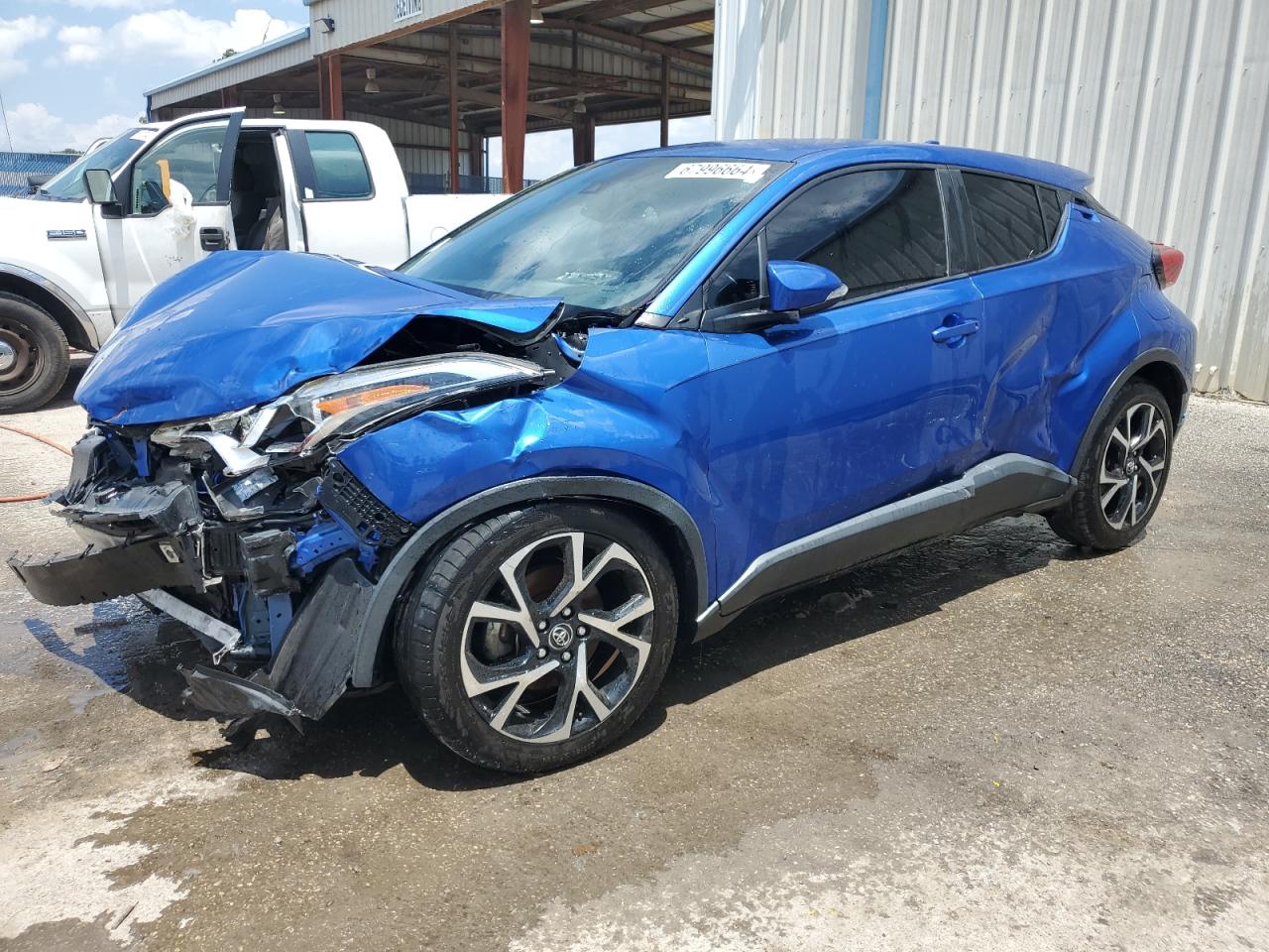 2018 Toyota C-HR XLE Premium, VIN JTNKHMBX6J1008761 — Front end