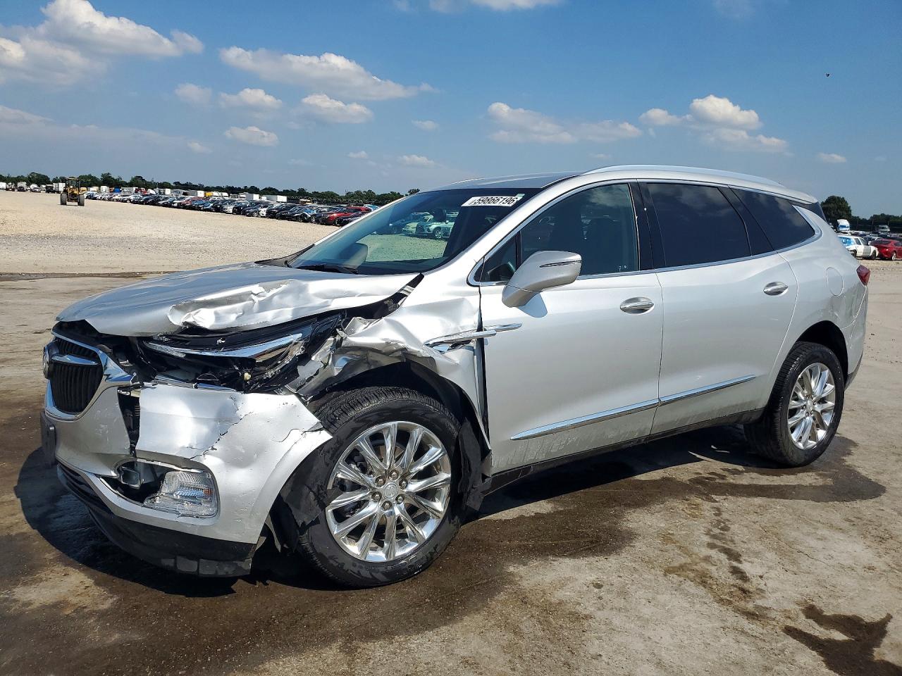 2021 Buick Enclave Essence, VIN 5GAERBKWXMJ178427 — Перед