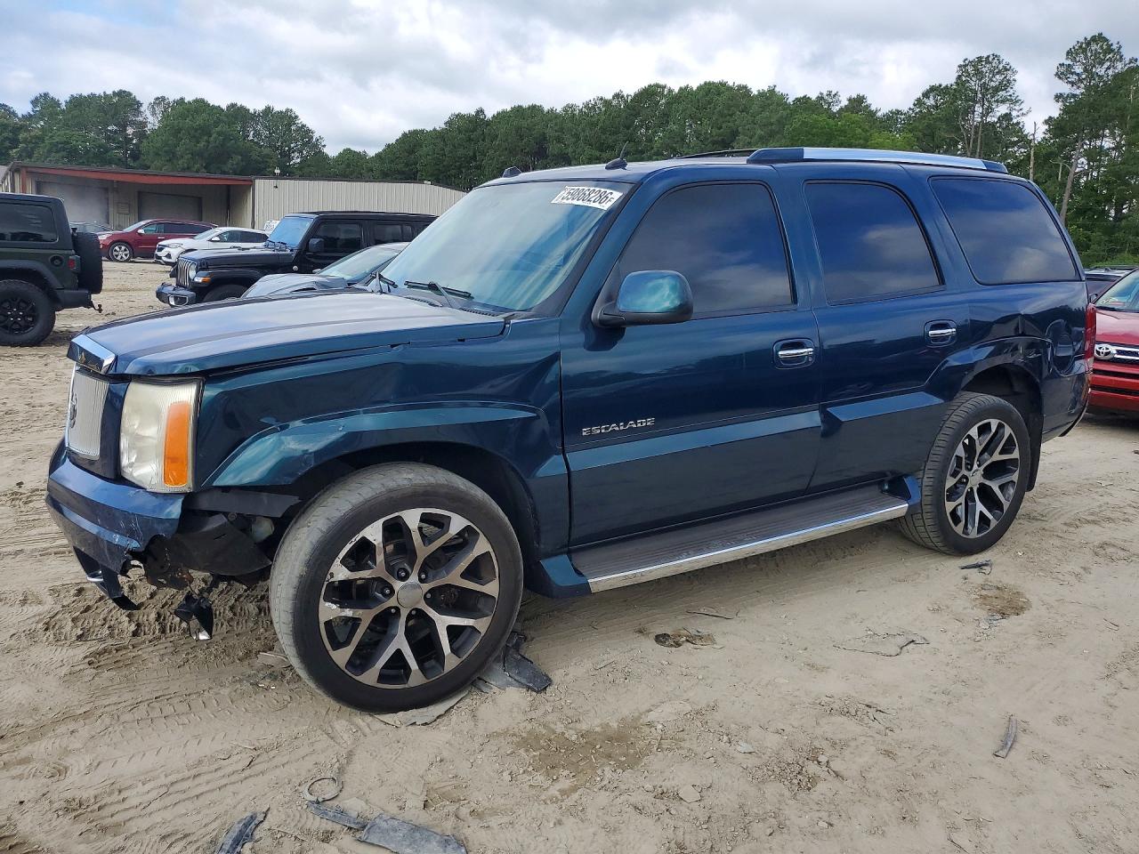 2005 Cadillac Escalade, VIN 1GYEK63N75R176888 — Front end