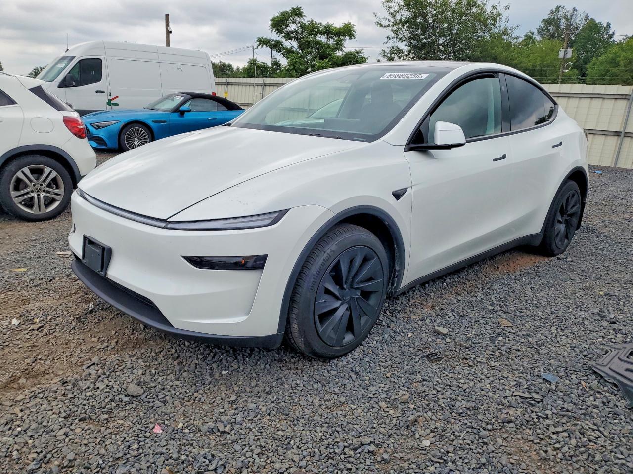 2026 Tesla Model Y Long Range Launch Series, VIN 7SAYGDEE4TF371407 — Мелкие вмятины и царапины
