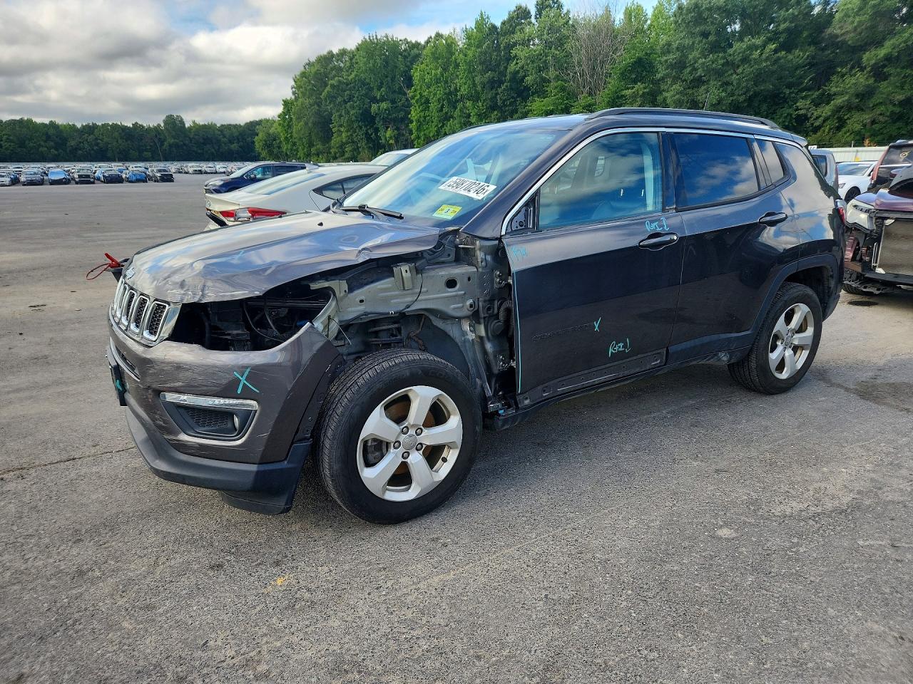 2018 Jeep Compass Latitude, VIN 3C4NJDBB5JT483899 — Перед