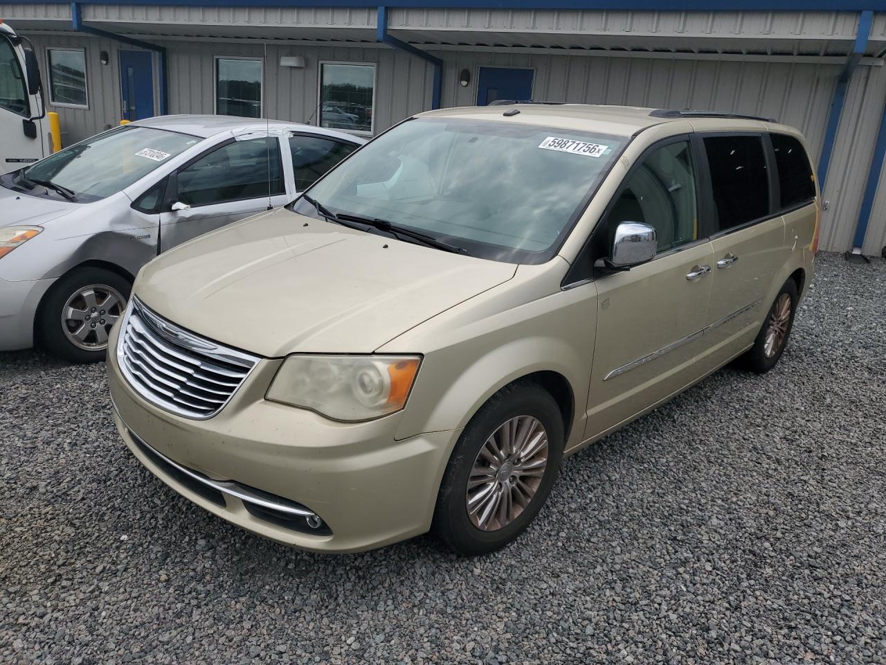 2011 Chrysler Town & Country Limited, VIN 2A4RR6DG2BR655318 — Side