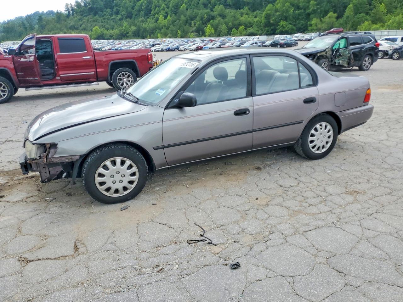 1995 Toyota Corolla DX, VIN 2T1AE09B8SC100740 — Front end