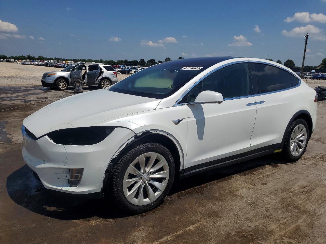 2018 Tesla Model X 75D, VIN 5YJXCAE23JF121274 — Front end