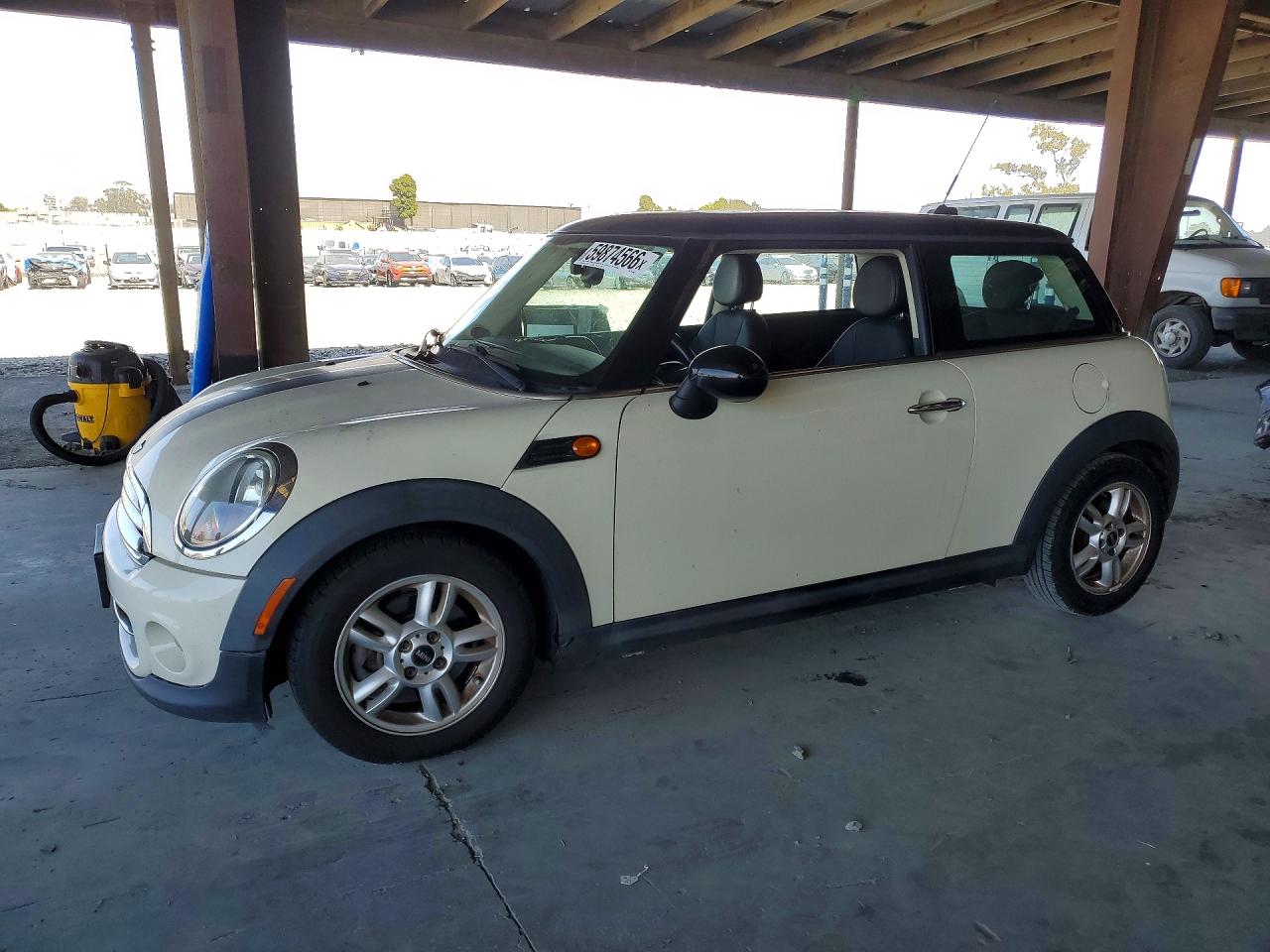 2011 MINI Hardtop, VIN WMWSU3C50BT251363 — Мелкие вмятины и царапины