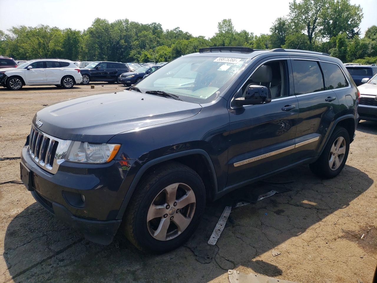 2013 Jeep Grand Cherokee Laredo, VIN 1C4RJFAG0DC537622 — Front end
